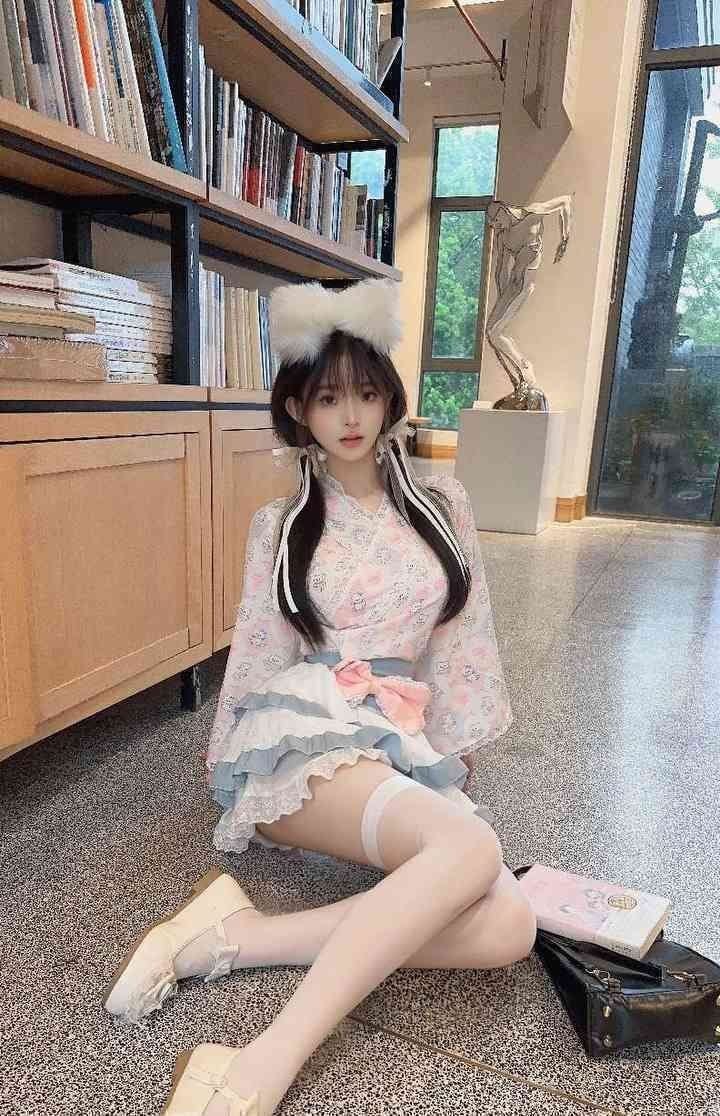 浙江省嘉兴市在校妹妹逼紧嫩出水 先做后付的公开照片
