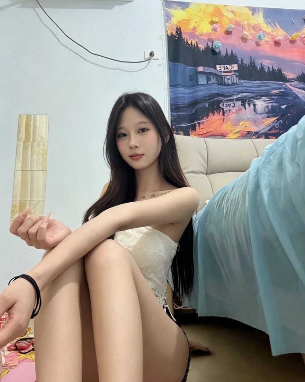 云南省昆明市极品白虎瑜伽少妇兼职有公寓的公开照片