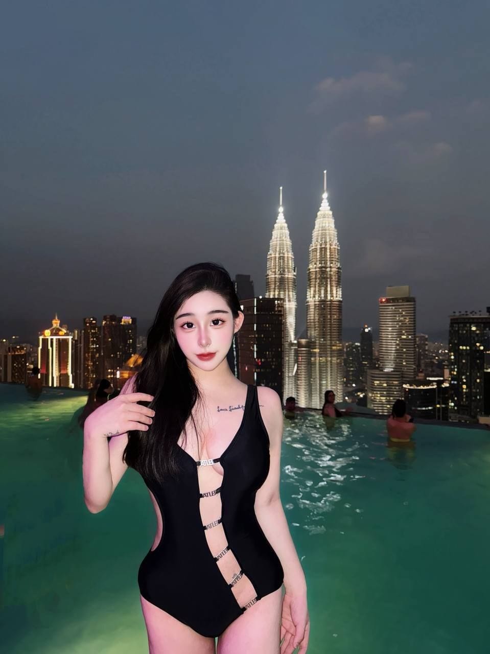 上海市杨浦区再刷丰满美臀大奶少妇的公开照片